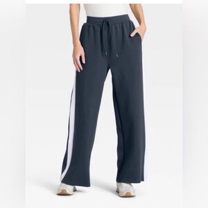 All in Motion Airy Sleek pant | XL